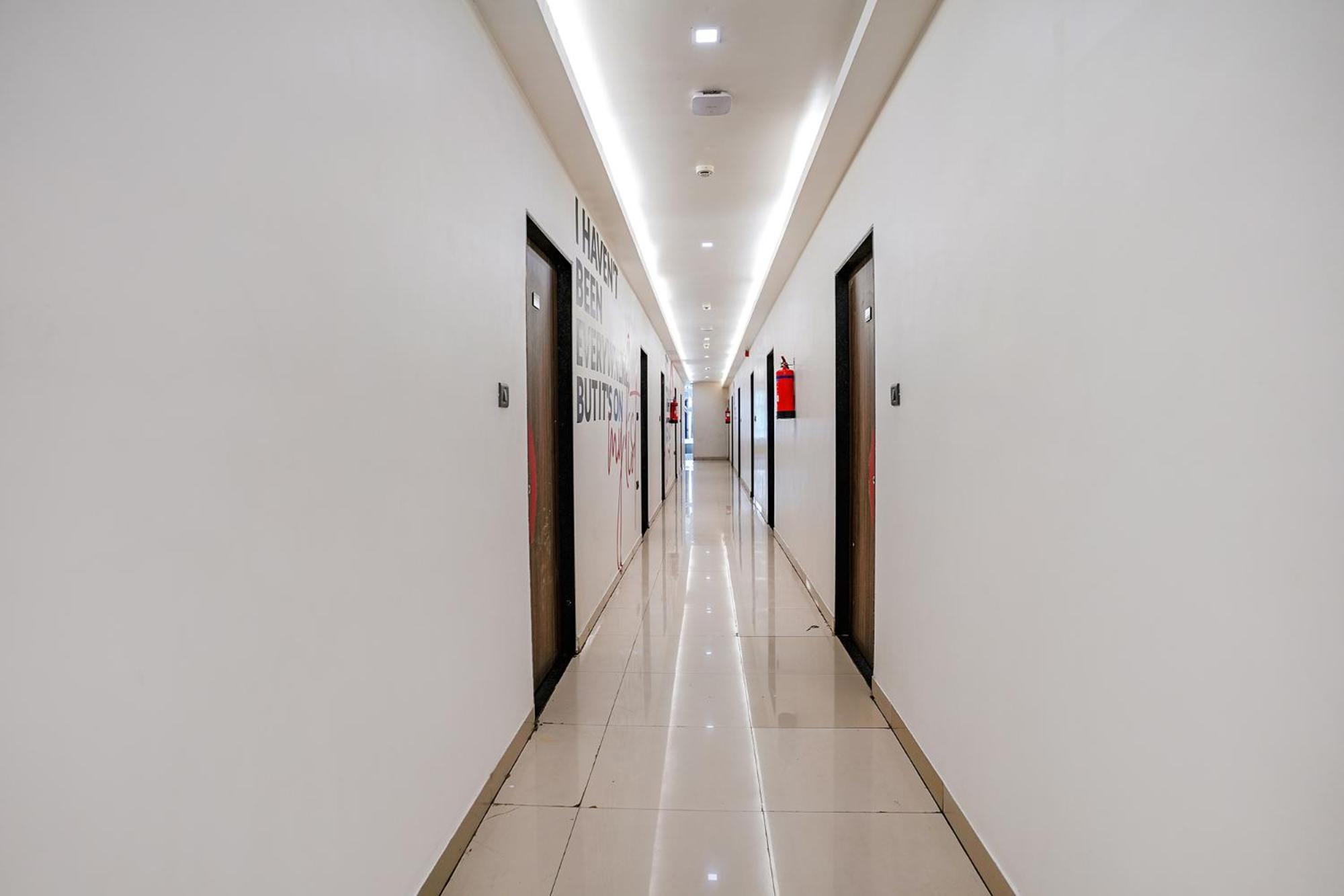 Fabhotel Lotus I 苏拉特 外观 照片