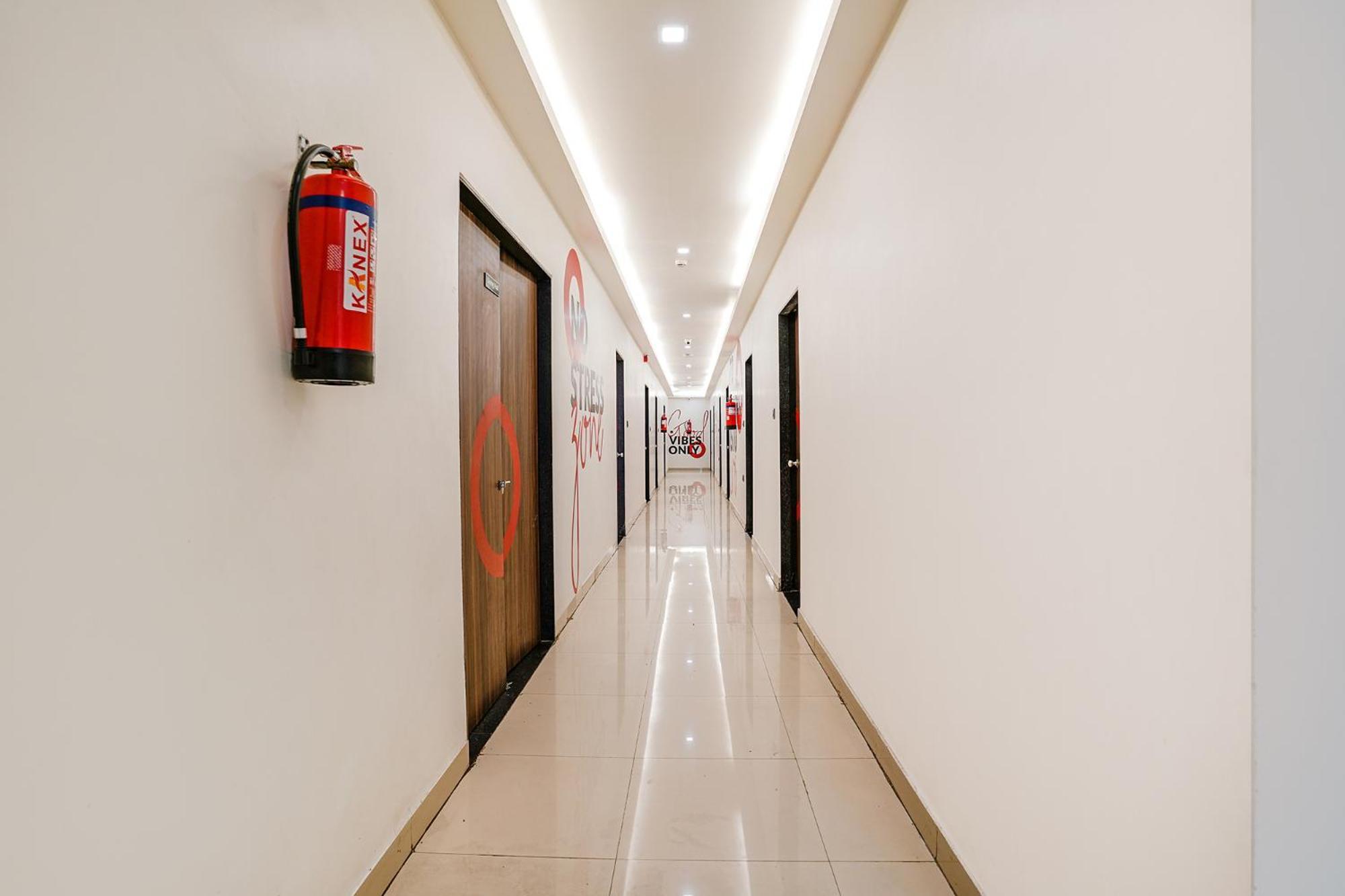 Fabhotel Lotus I 苏拉特 外观 照片