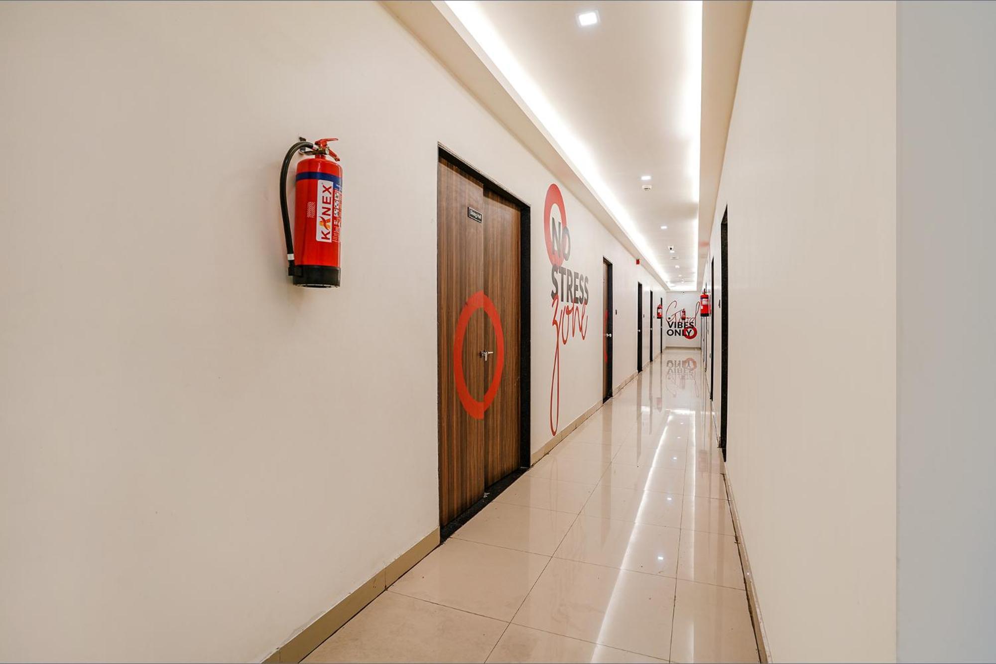 Fabhotel Lotus I 苏拉特 外观 照片