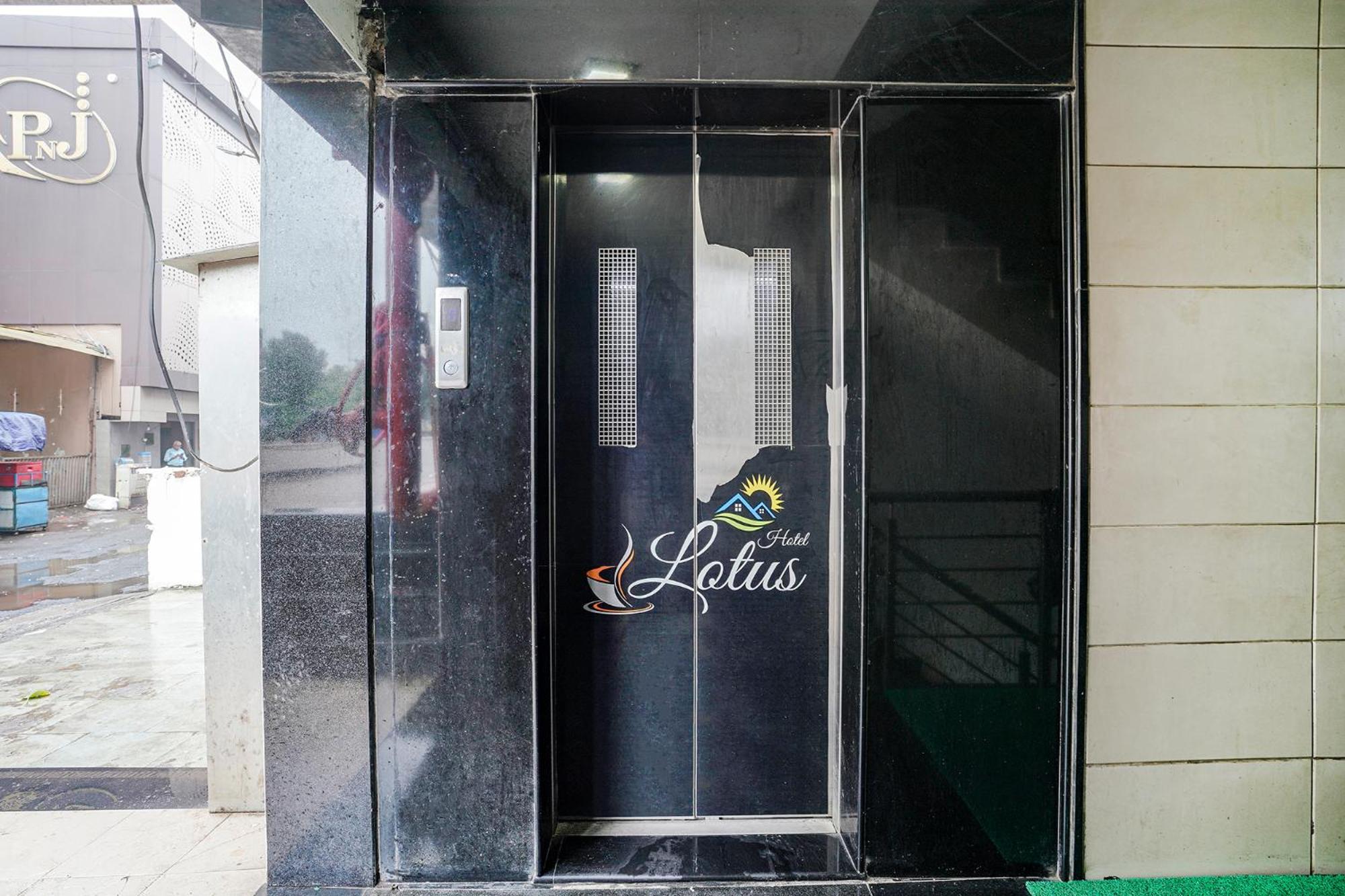Fabhotel Lotus I 苏拉特 外观 照片